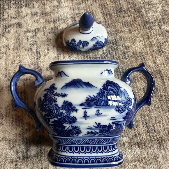 BOMBAY PORCELAIN SUGAR BOWL WITH LID BLUE WILLOW ORIENTAL LANDSCAPE BLUE & WHITE - Picture 2 of 6